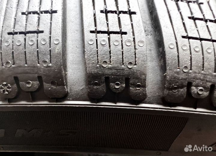 Pirelli P Zero Winter 285/30 R22