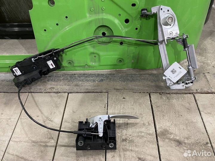 Ручка внутренняя двери левой Volvo FH5 24111834