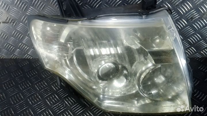 Фара правая mitsubishi pajero 4 2006