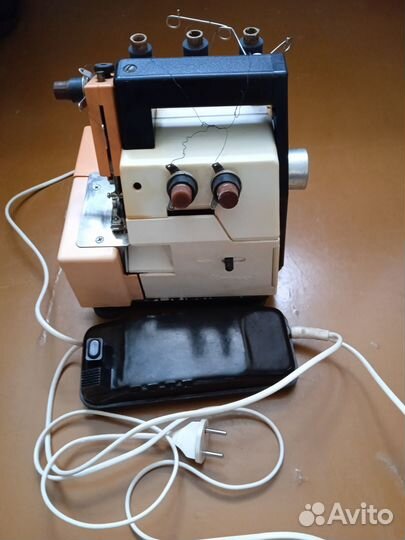 Оверлок бытовой