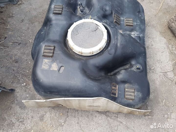 Бензобак honda civic 4D