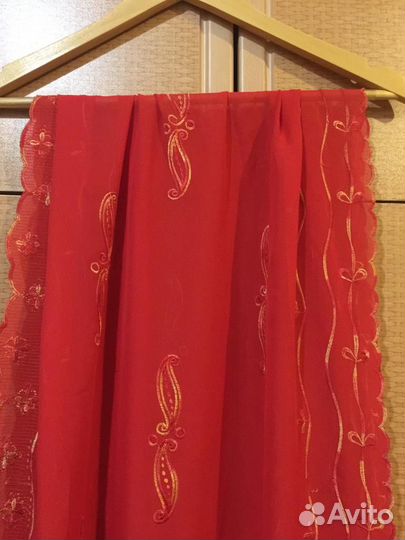 Шарф алый, вышит шёлком. Корея