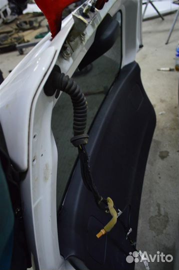 Дверь багажника Nissan Wingroad (Whny11) 1999-2005