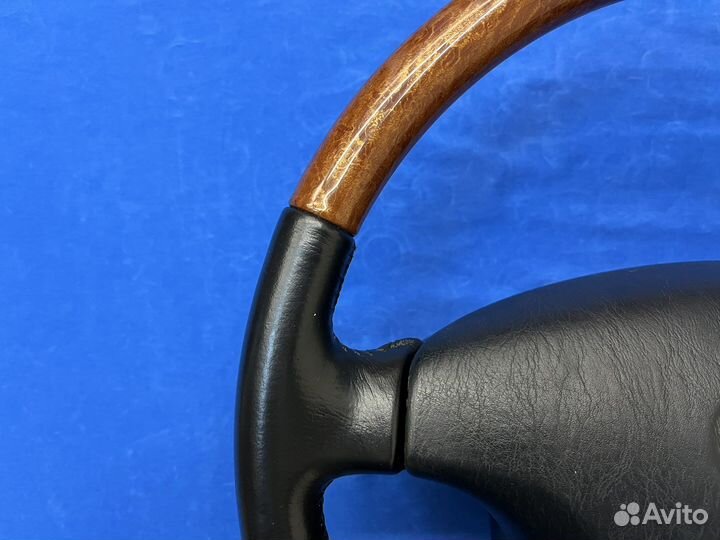 Оригинальный руль с косточкой под дерево Toyota