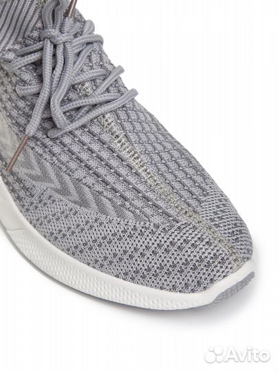 Кроссовки новые