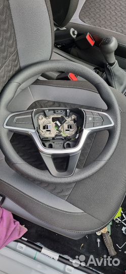 Кнопки на весту