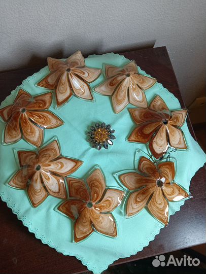 Стеклянные цветы от люстры, плафоны