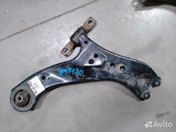 Toyota Rav 4 рычаг правый перелний