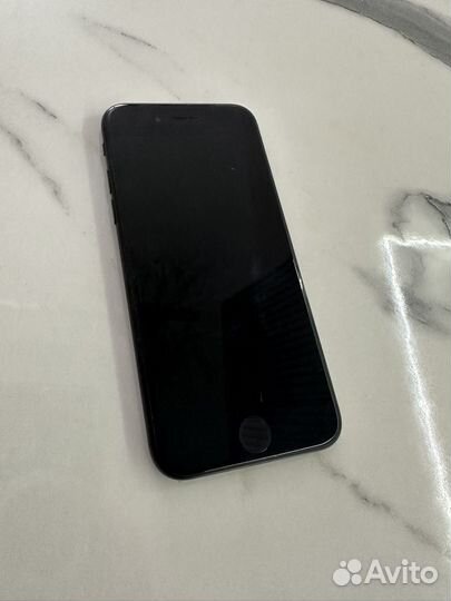 iPhone SE, 64 ГБ