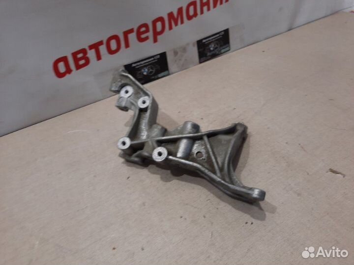 Кронштейн Mercedes C180 C204 271.820 2012