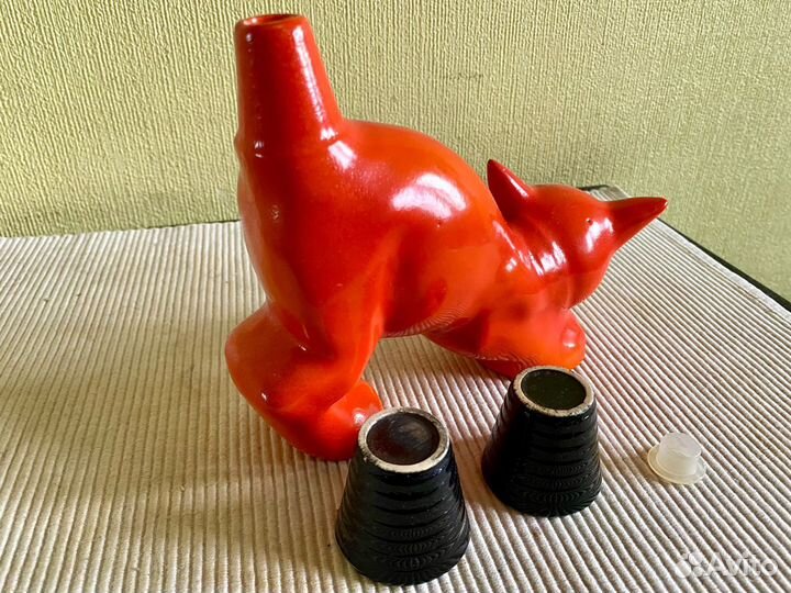 Бутылка в виде кошки ретро