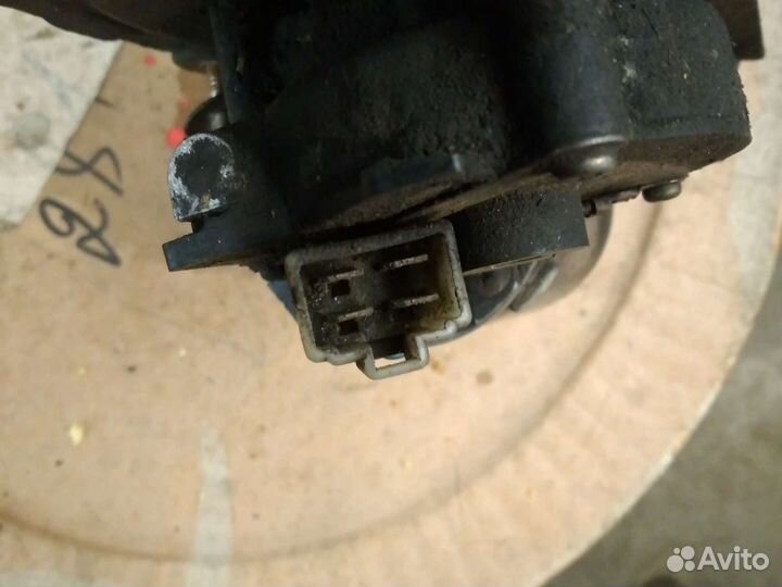 Mitsubishi Pajero I моторчик стеклоочистителя