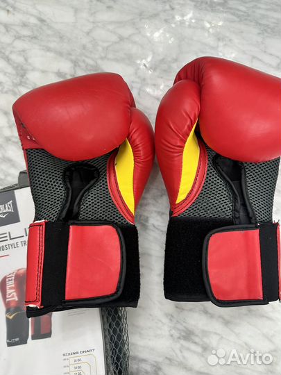 Боксерские перчатки Everlast, 8 унций