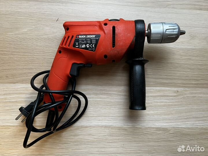 Ударная дрель Black&Decker в рабочем состоянии