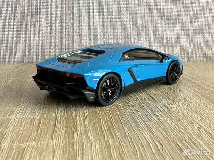 Lamborghini Aventador LP 720-4 1:43 Whitebox