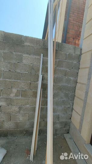 Уголок деревянный