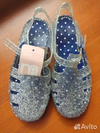 Сандалии новые для девочки
