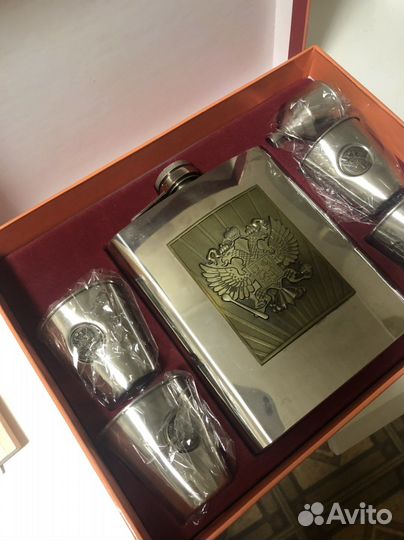Фляга с рюмками