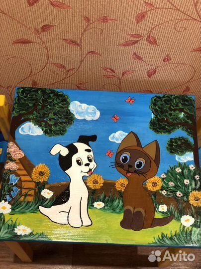 Детский столик и 2 стульчика