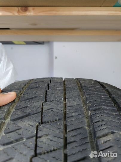 Bridgestone Blizzak VRX2 225/50 R17