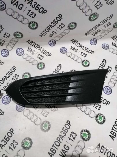 Решетка переднего бампера Фольксваген Поло 5