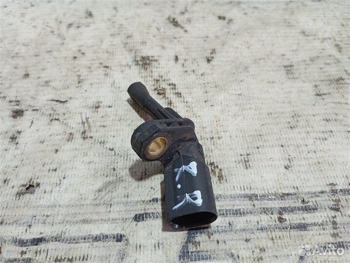 Датчик ABS задний правый Volkswagen Passat B6 1.8