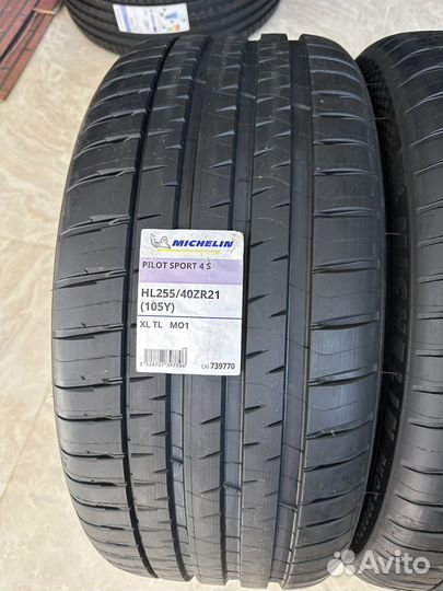 Michelin Pilot Sport 4 S 255/40 R21 и 285/35 R21