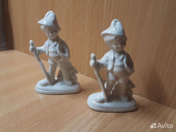 Статуэтка мальчик с посохом