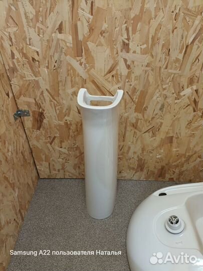 Раковина с краном и стелла под раковину