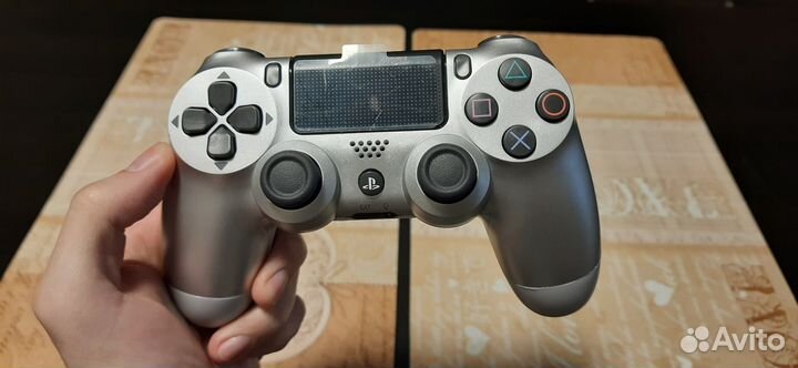 Продам геймпад PS4 + три игры для PlayStation 3