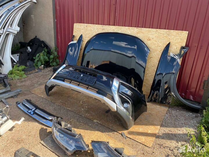 Передняя часть автомобиля Митсубиси Аутлендер 3 GF