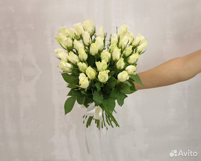 Букет из 35 белых роз 35-40 см (Кения) под ленту