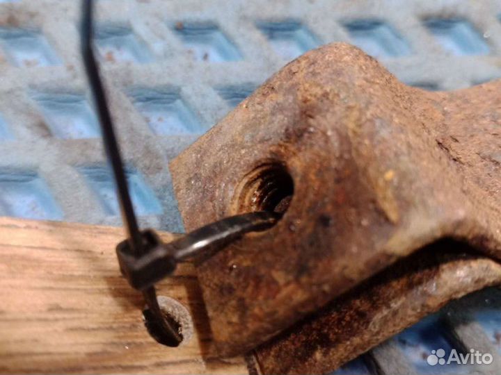 Скобы стабилизатора передние Volkswagen Golf 2