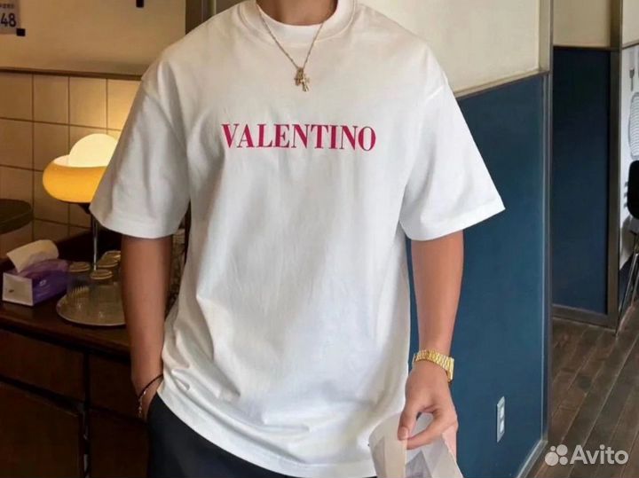 Футболки Valentino