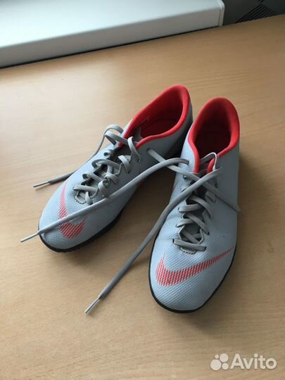 Детские футбольные бутсы