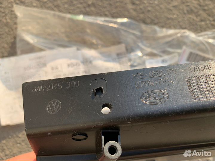 Накладка фонаря заднего наружного Passat (B7)