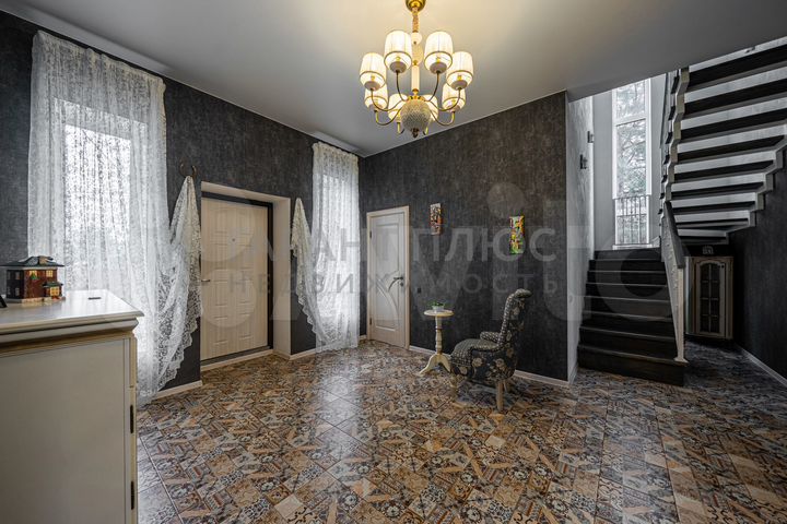 Коттедж 181 м² на участке 8 сот.