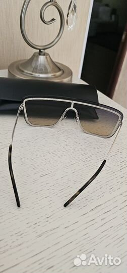 Солнцезащитные очки Saint Laurent