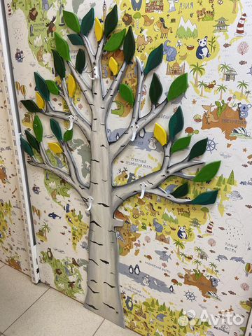 Резная вешалка из дерева