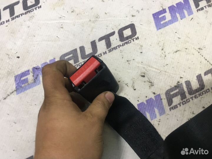 Ответная часть ремня без. задняя центр. Рено Логан