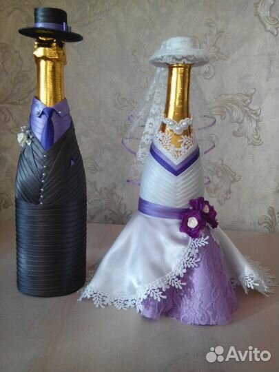 Бокалы и бутылки шампанского