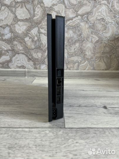 PS4 Slim 1tb + 4 диска