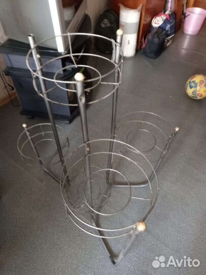 Подставка для цветов металлическая