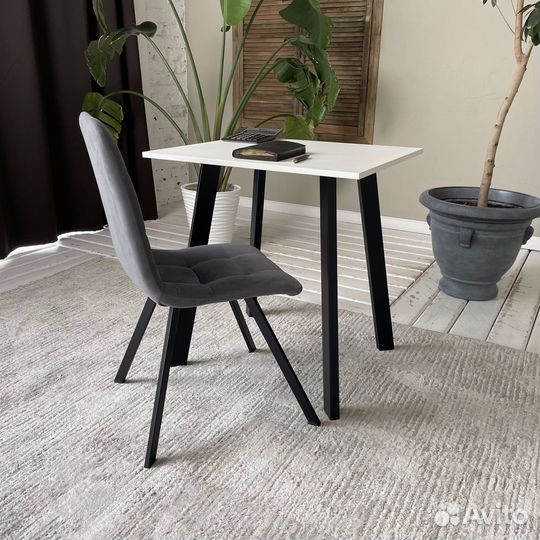 Компьютерный стол Ник 70*60 см. Черные ножки