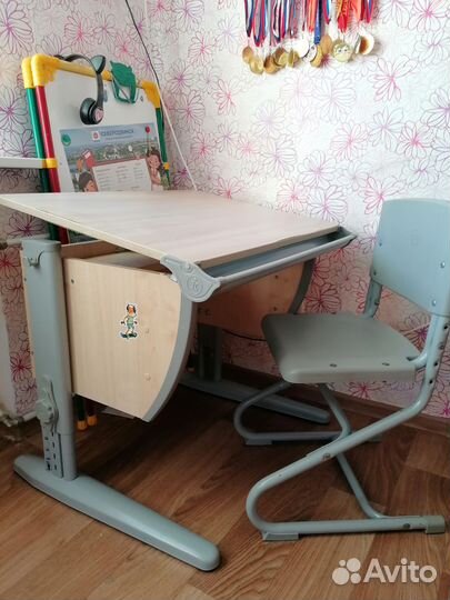 Школьная парта, стул