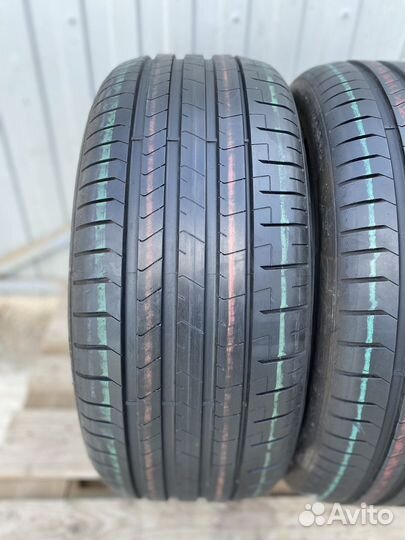 Pirelli P Zero PZ4 245/45 R19 102Y