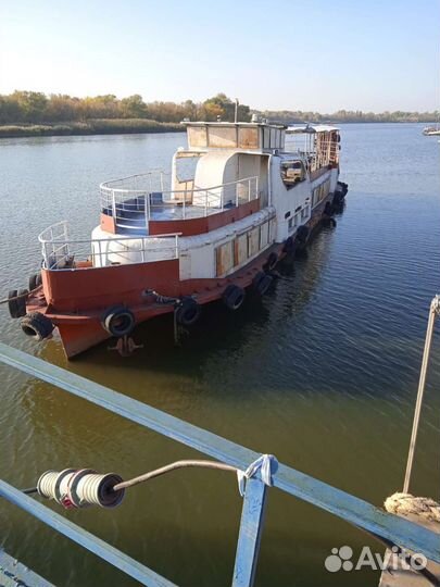 Прогулочный теплоход