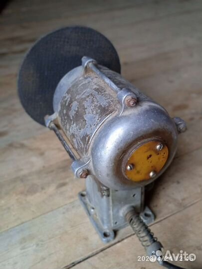 Точильный станок, наждак, электродвигатель