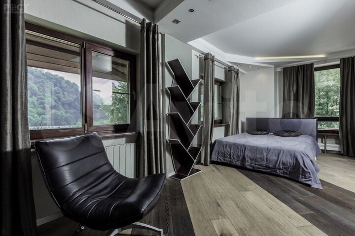 Коттедж 544,8 м² на участке 6,6 сот.