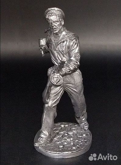 WW2-60 Краснофлотец с автоматом ппш и гранатой рп